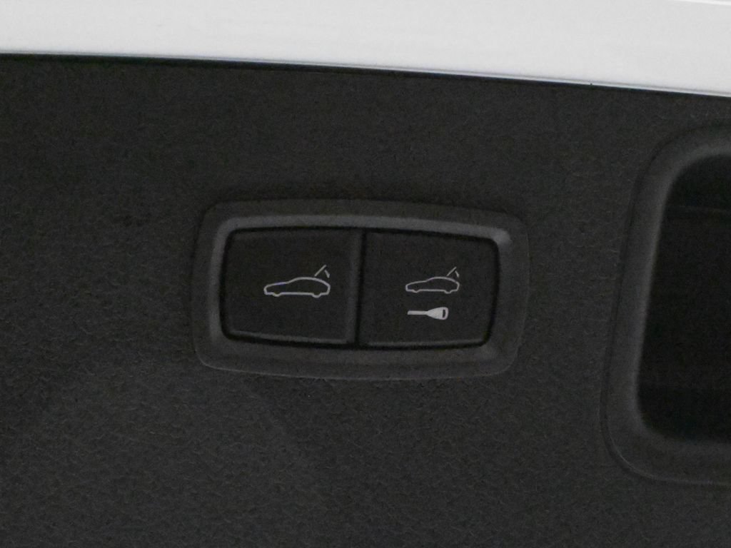 Used 2026 Porsche Macan AWD/4WD image 43