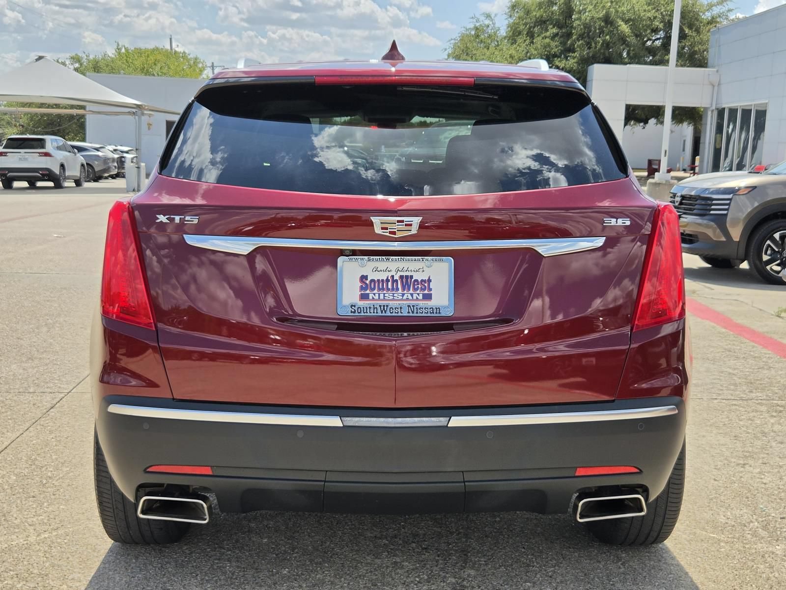 Used 2018 Cadillac XT5 Premium Luxury w/ Driver Assist Package FWD image 6