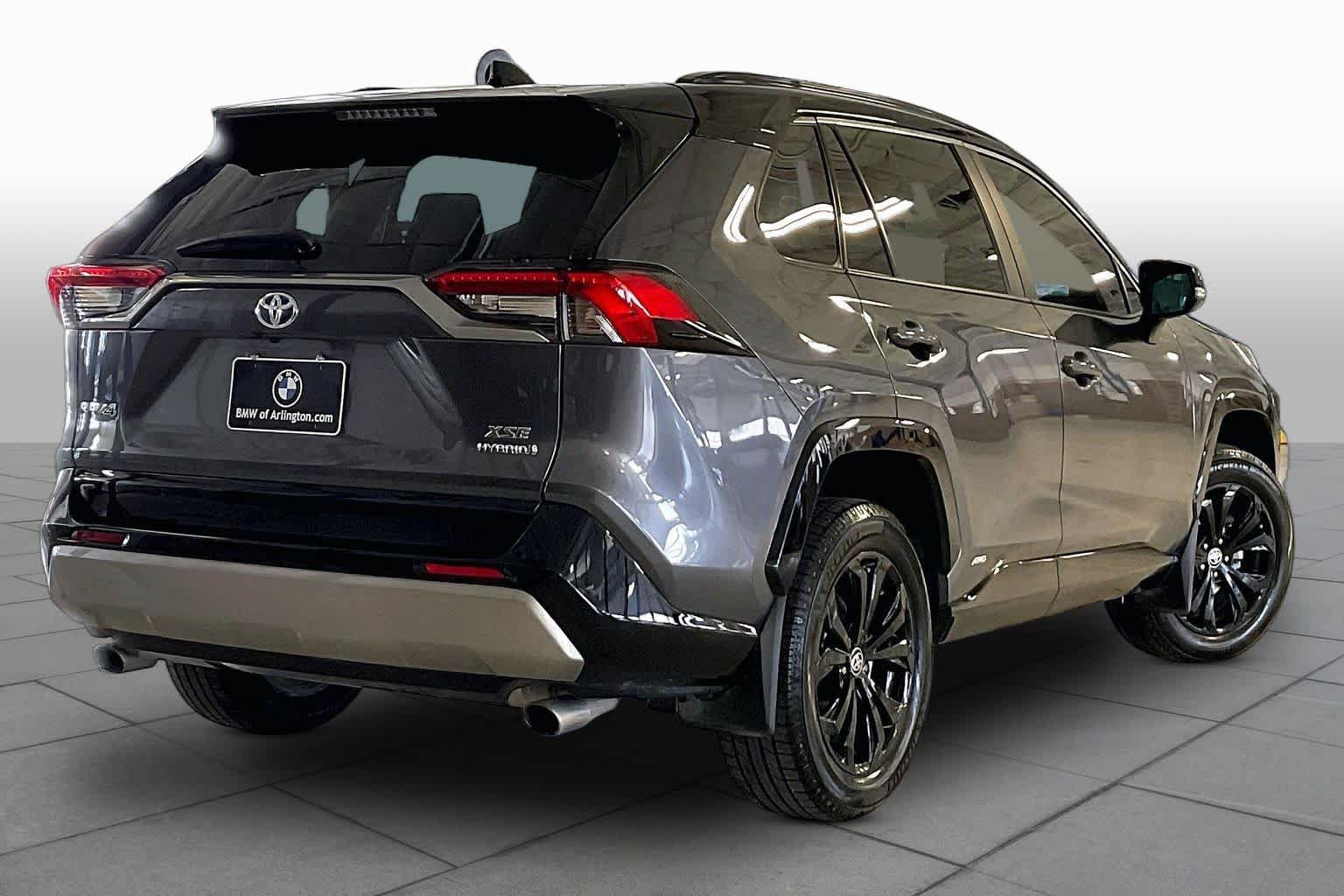 Used 2022 Toyota RAV4 XSE AWD/4WD image 12