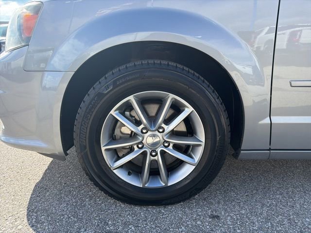 Used 2014 Dodge Grand Caravan R/T image 15