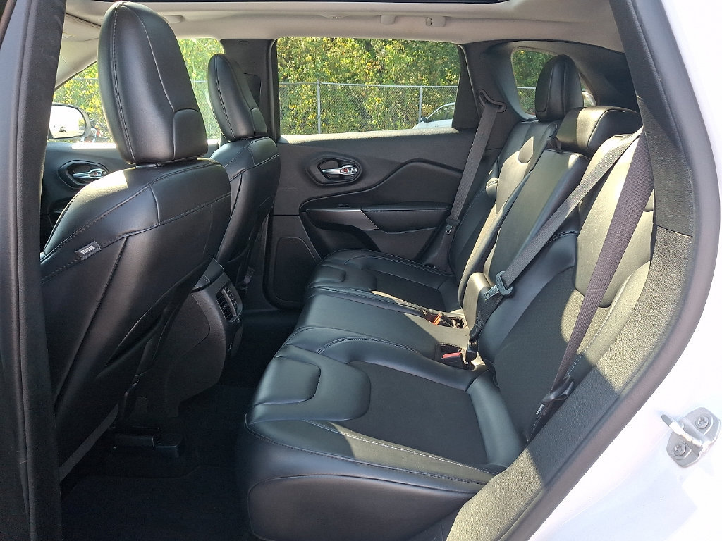 Used 2021 Jeep Cherokee Latitude Plus w/ Sun & Sound Group AWD/4WD image 10