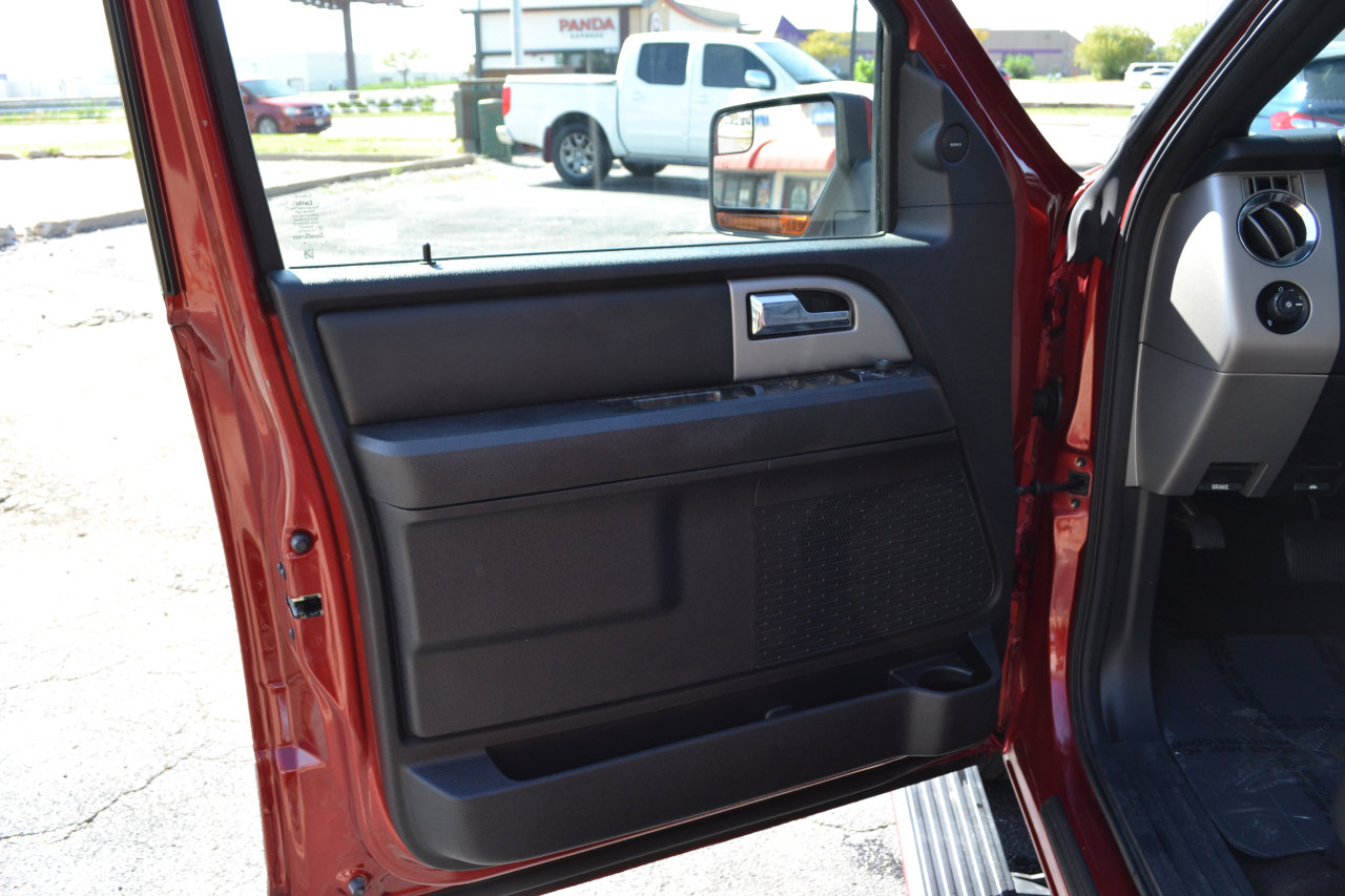 Used 2016 Ford Expedition Limited w/ Equipment Group 301A image 28