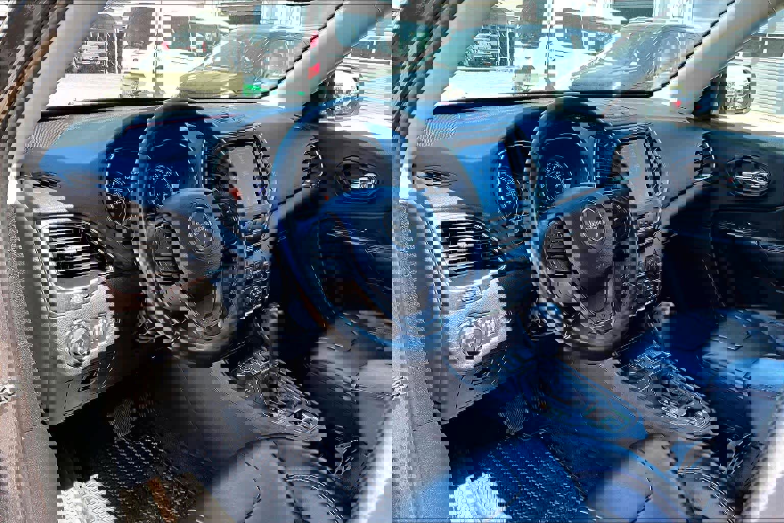 Used 2019 Jeep Cherokee Trailhawk w/ Comfort/Convenience Group image 18