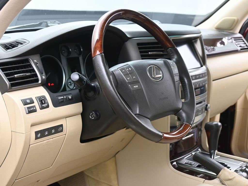 Used 2011 Lexus LX 570 4WD image 18
