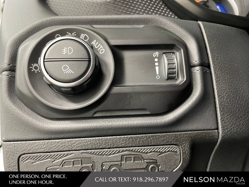 Used 2025 Jeep Gladiator Rubicon AWD/4WD image 23
