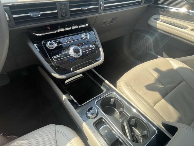 Used 2022 Lincoln Corsair AWD w/ Premium Package image 34