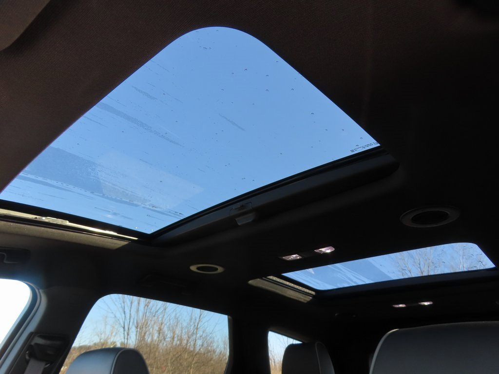 Used 2024 Buick Enclave Avenir w/ Avenir Technology Package image 5