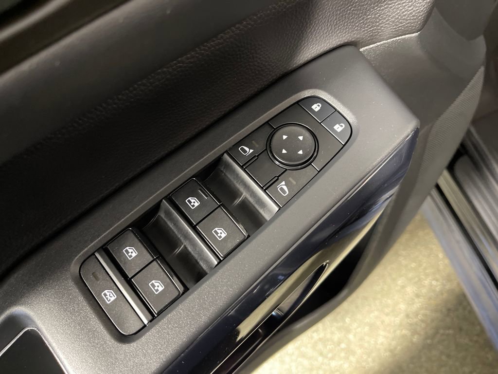 Used 2025 Nissan Pathfinder SV FWD image 16