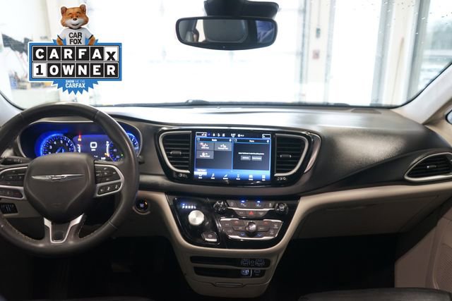 Used 2022 Chrysler Pacifica Touring-L image 21