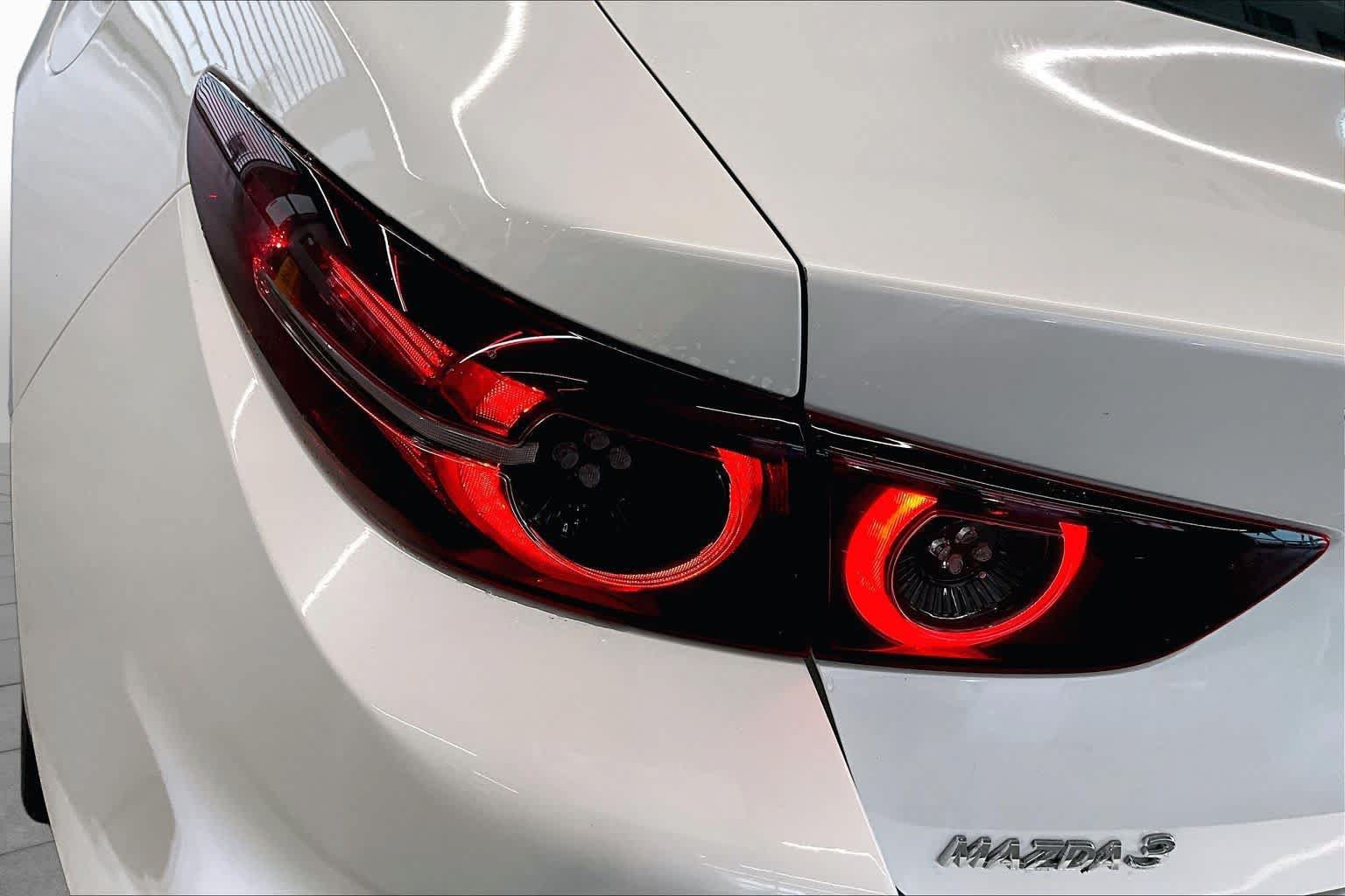 Used 2019 MAZDA MAZDA3 Sedan w/ Premium Package FWD image 27