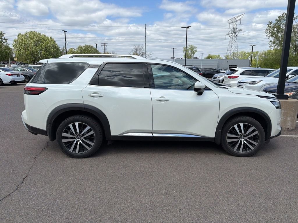 Used 2024 Nissan Pathfinder Platinum AWD/4WD image 10