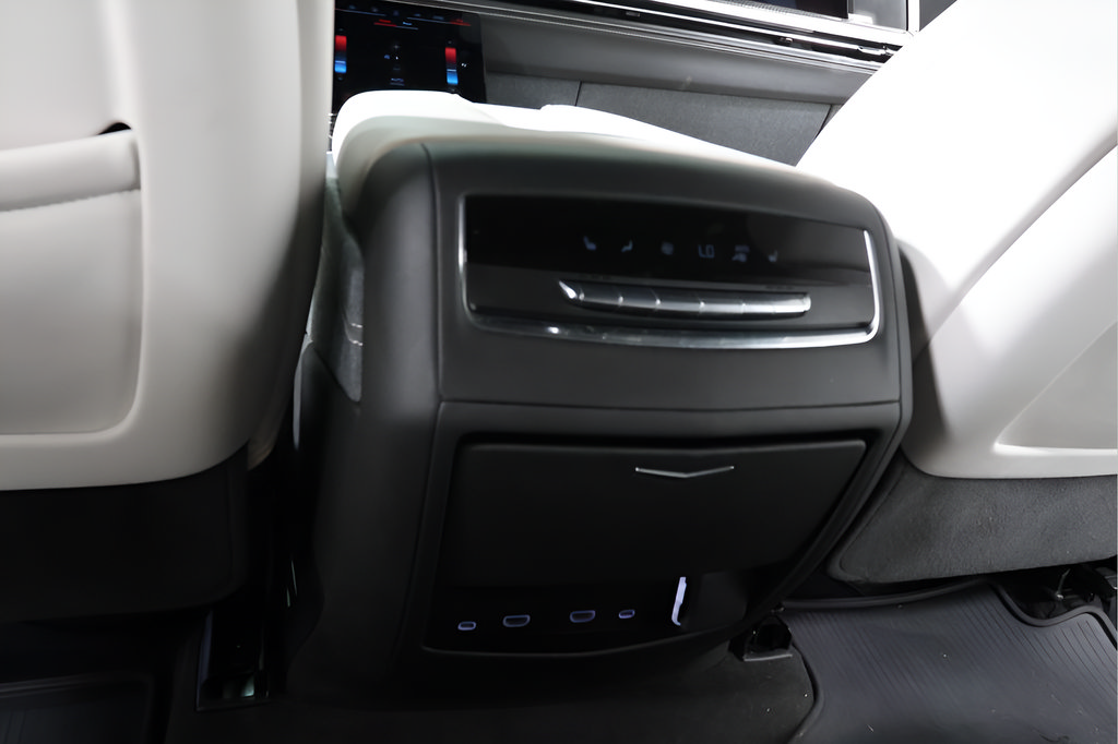 Used 2025 Cadillac Escalade V AWD/4WD image 23