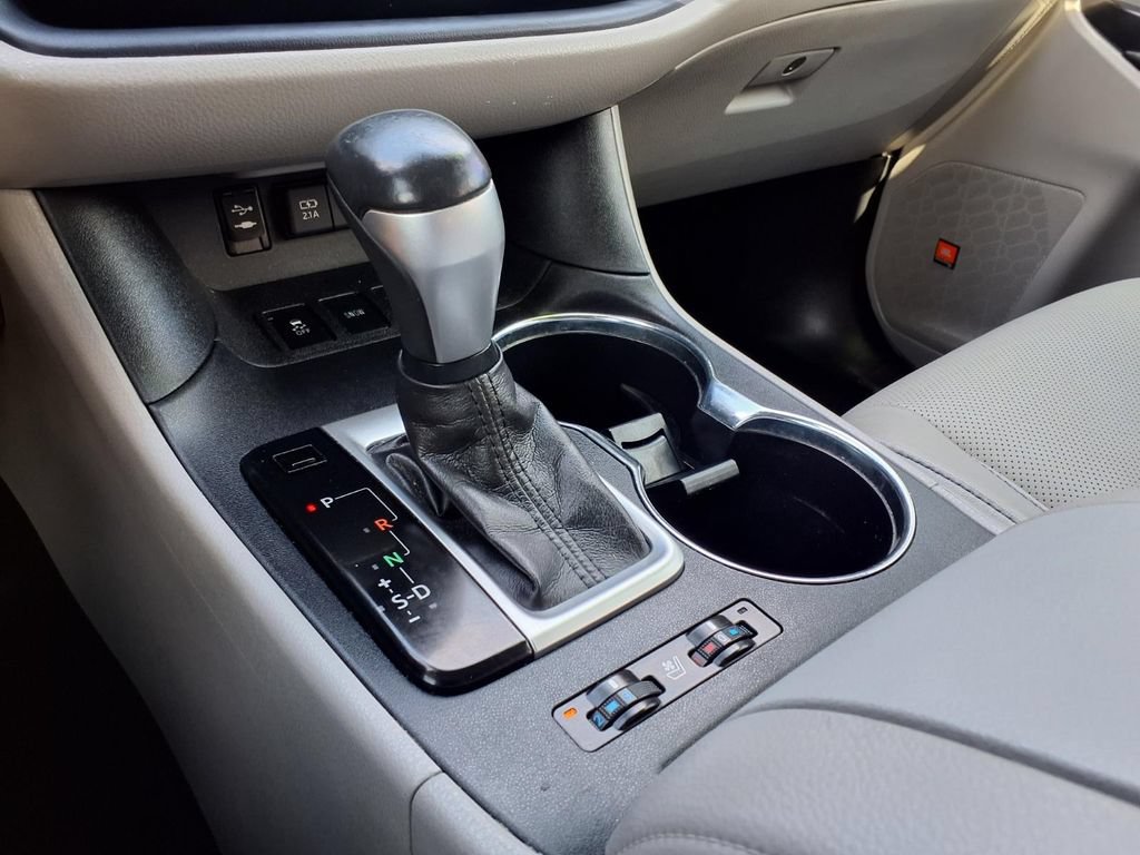 Used 2019 Toyota Highlander Limited AWD/4WD image 28