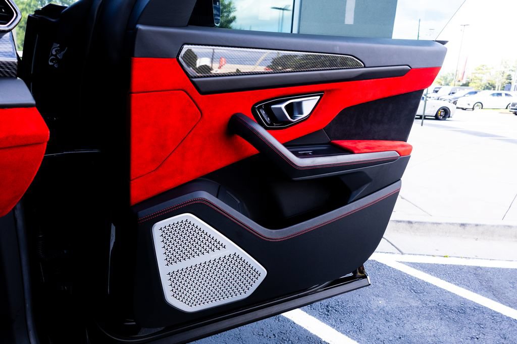 Used 2022 Lamborghini Urus AWD/4WD image 45