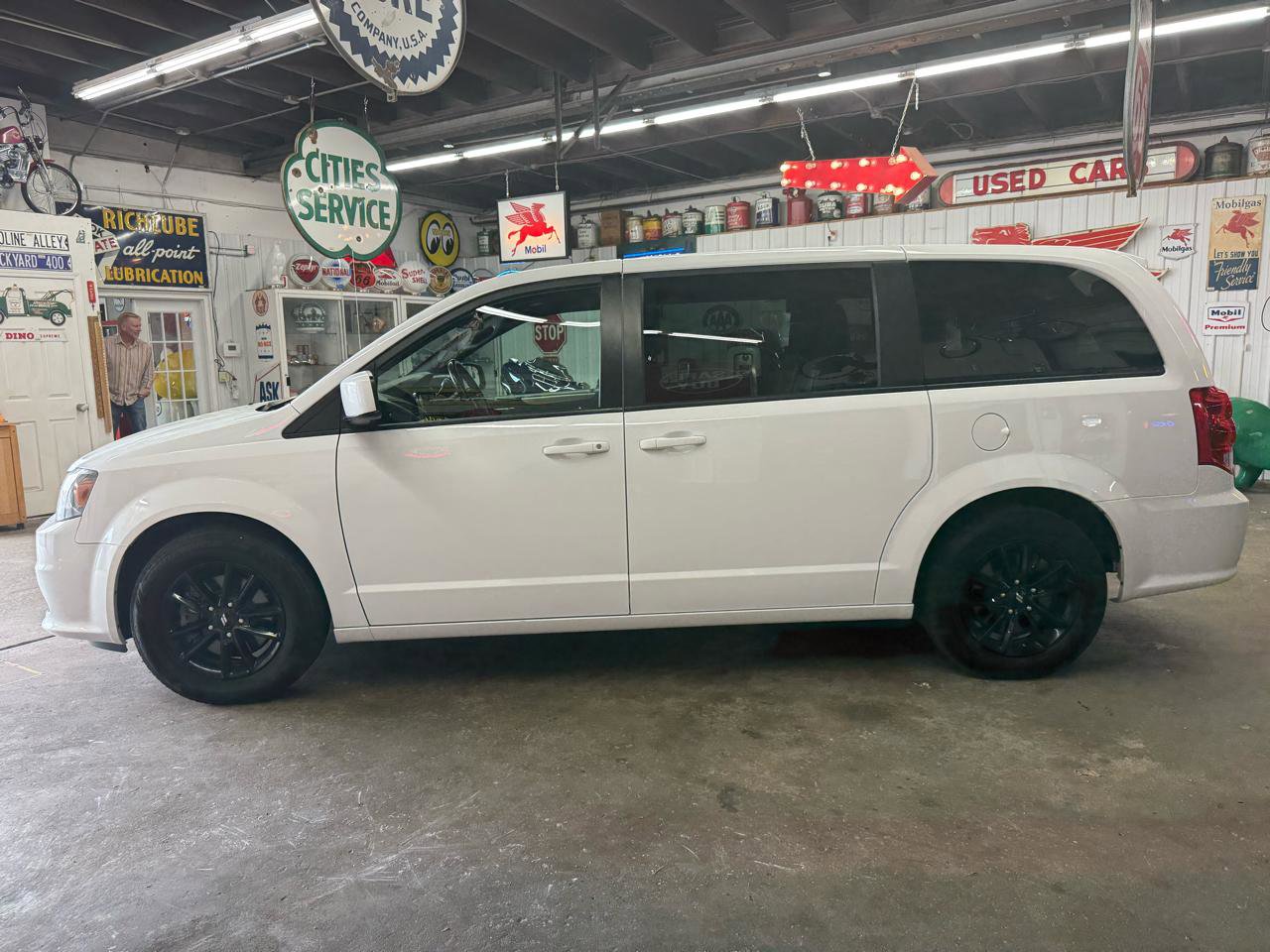 Used 2019 Dodge Grand Caravan GT FWD image 2