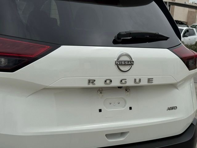 Used 2023 Nissan Rogue S image 10
