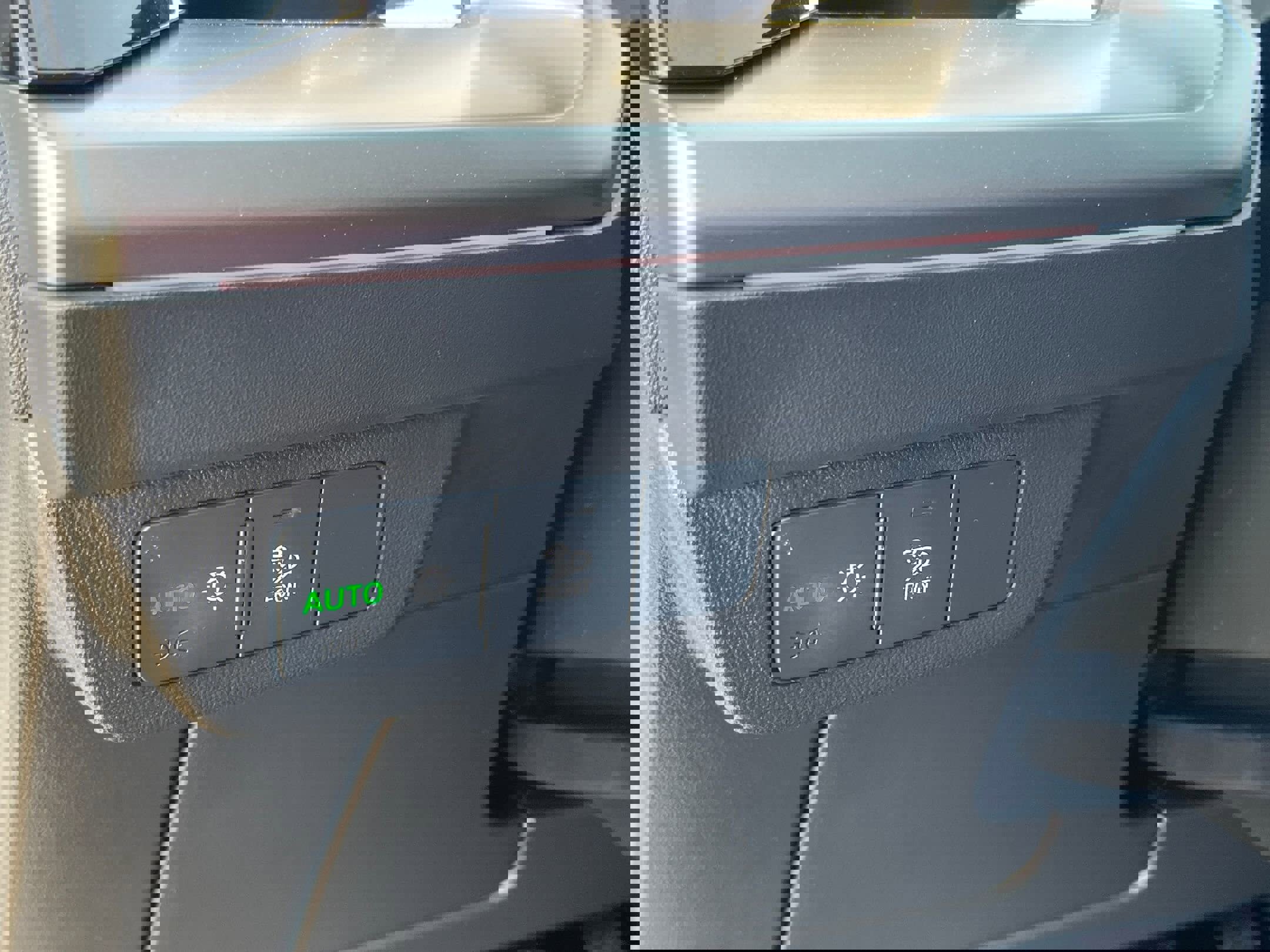 Used 2024 Audi Q4 e-tron Prestige image 19