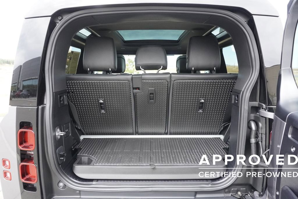 Used 2024 Land Rover Defender 90 X-Dynamic SE AWD/4WD image 25