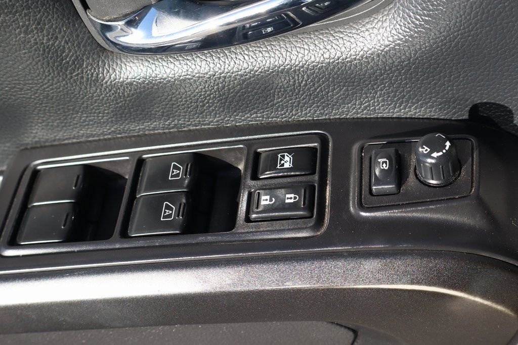 Used 2021 Nissan Titan PRO-4X w/ Pro-4x Convenience Package image 18