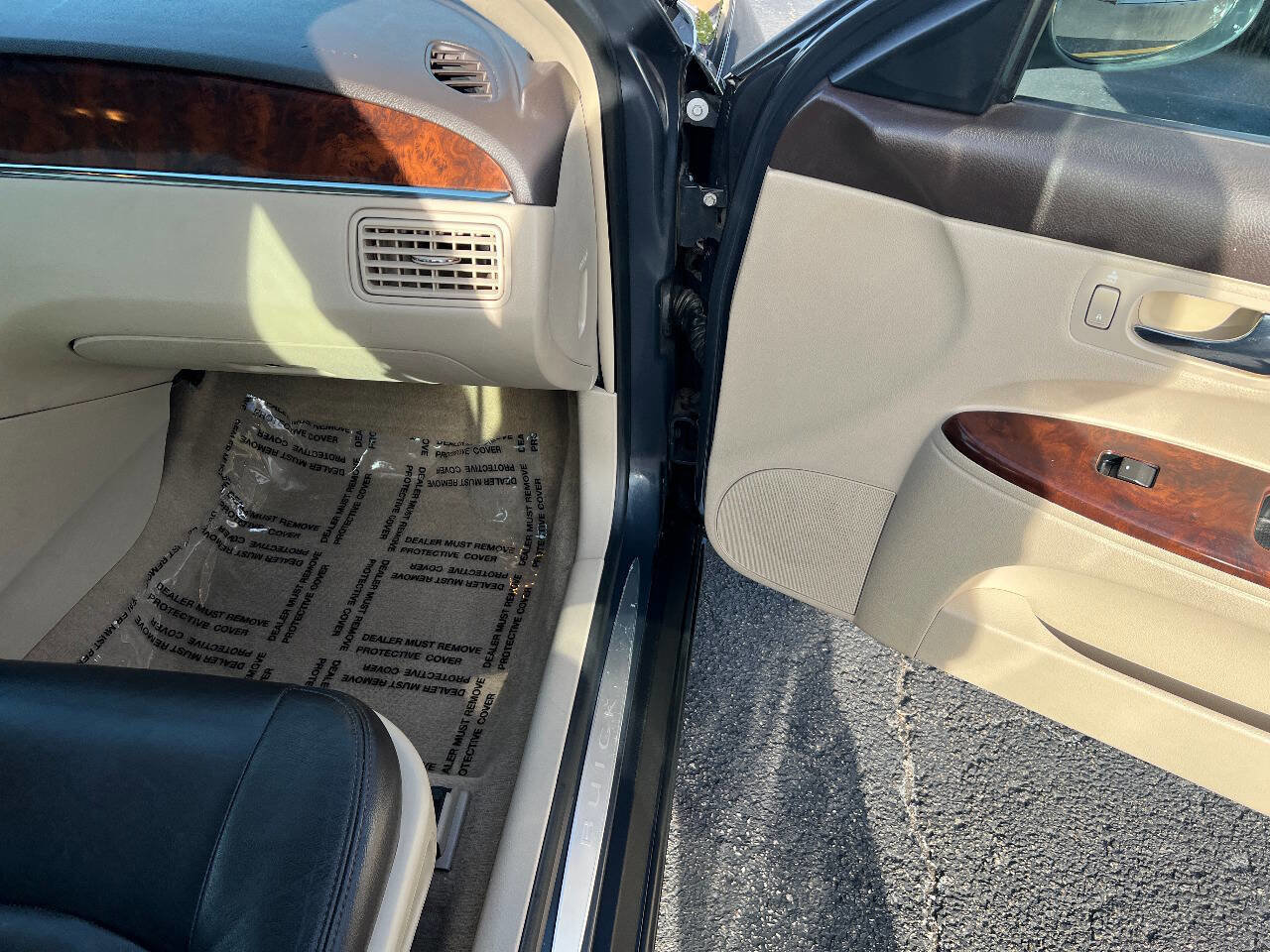 Used 2009 Buick LaCrosse CX image 29