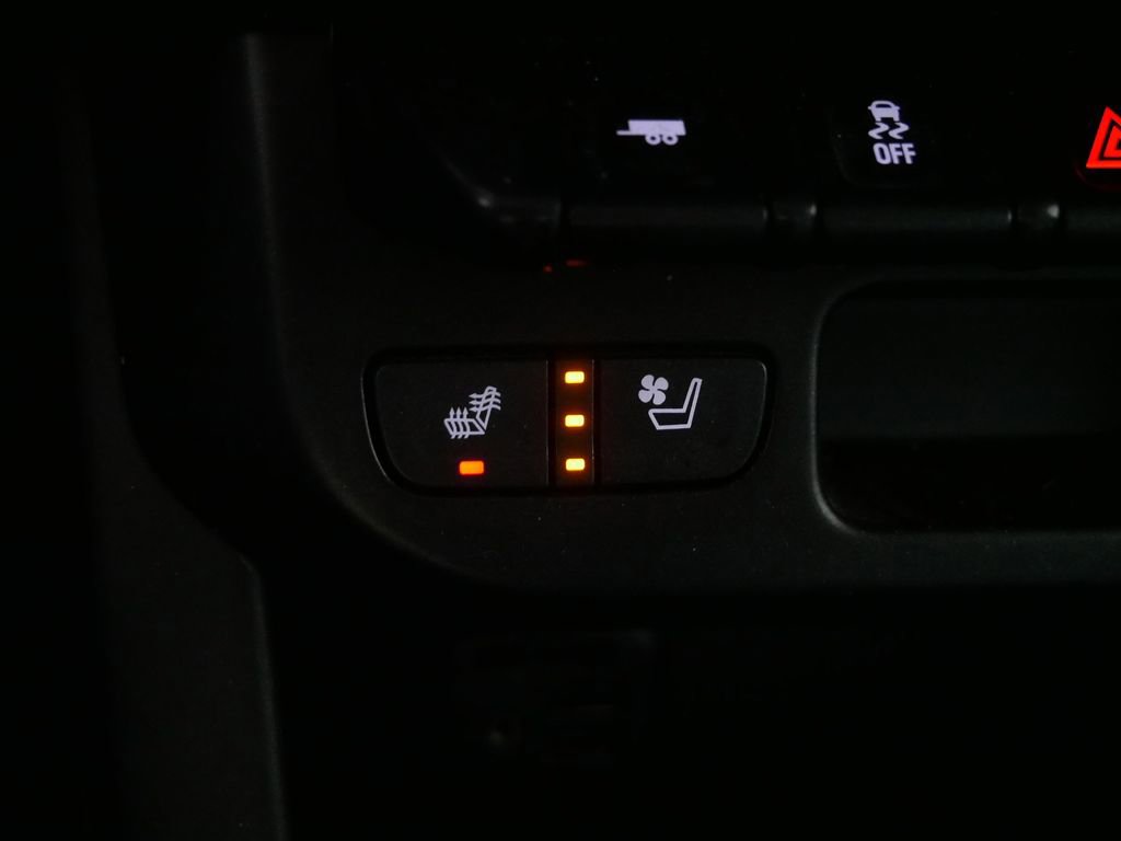 Used 2021 GMC Canyon Denali image 26