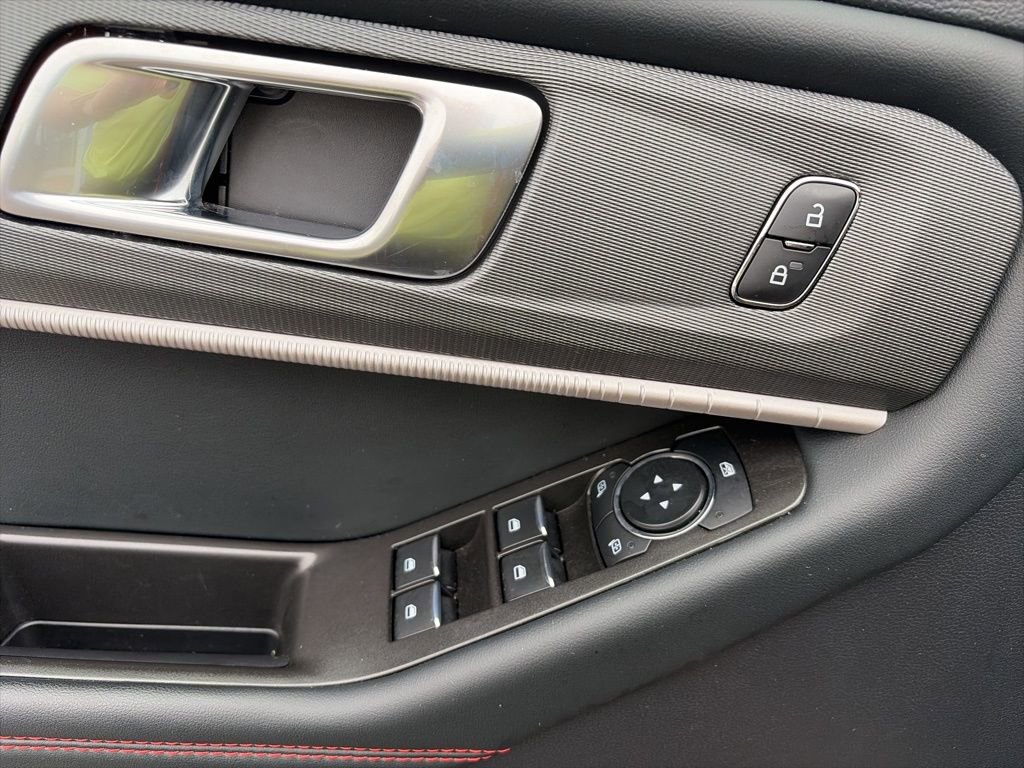 Used 2025 Ford Explorer ST-Line image 16