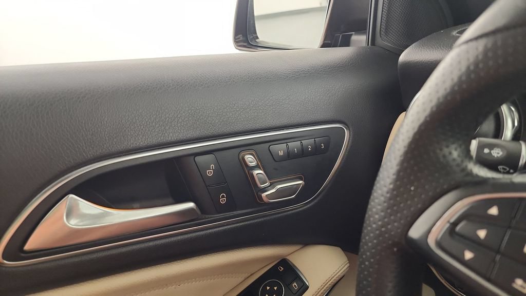 Used 2018 Mercedes-Benz GLA 250 4MATIC image 19