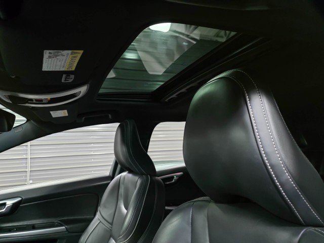 Used 2018 Volvo V60 T6 R-Design Platinum image 18