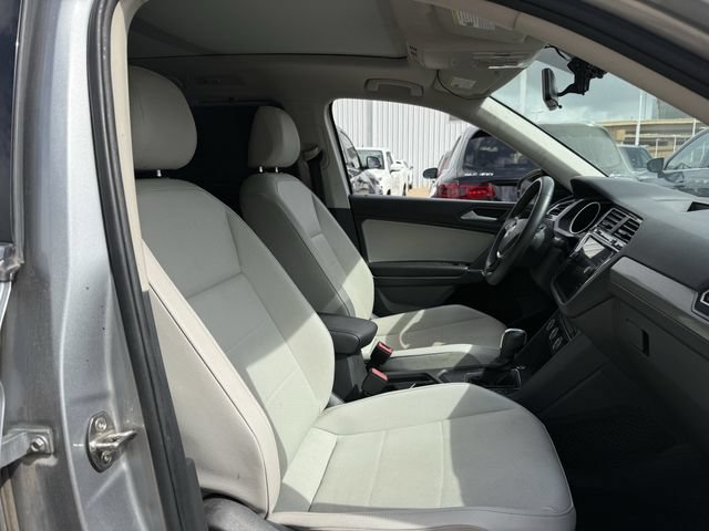 Used 2020 Volkswagen Tiguan SE w/ Panoramic Sunroof Package FWD image 28