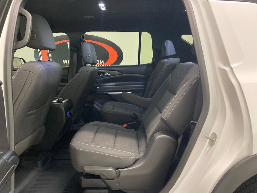 Used 2025 Chevrolet Traverse LT w/ LPO, Floor Liner Package FWD image 16