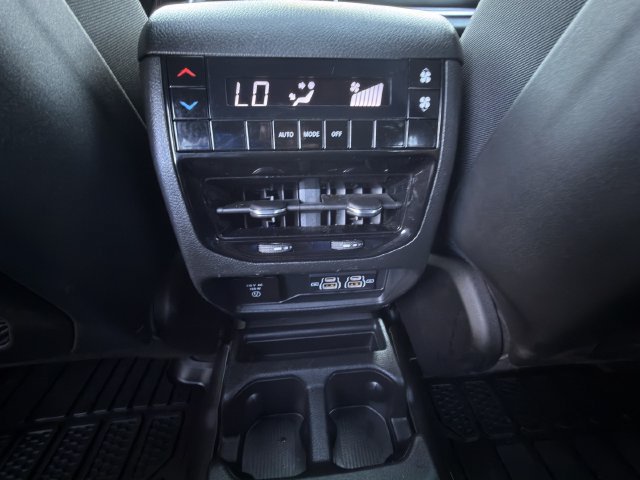 Used 2025 Jeep Grand Cherokee L Altitude AWD/4WD image 30