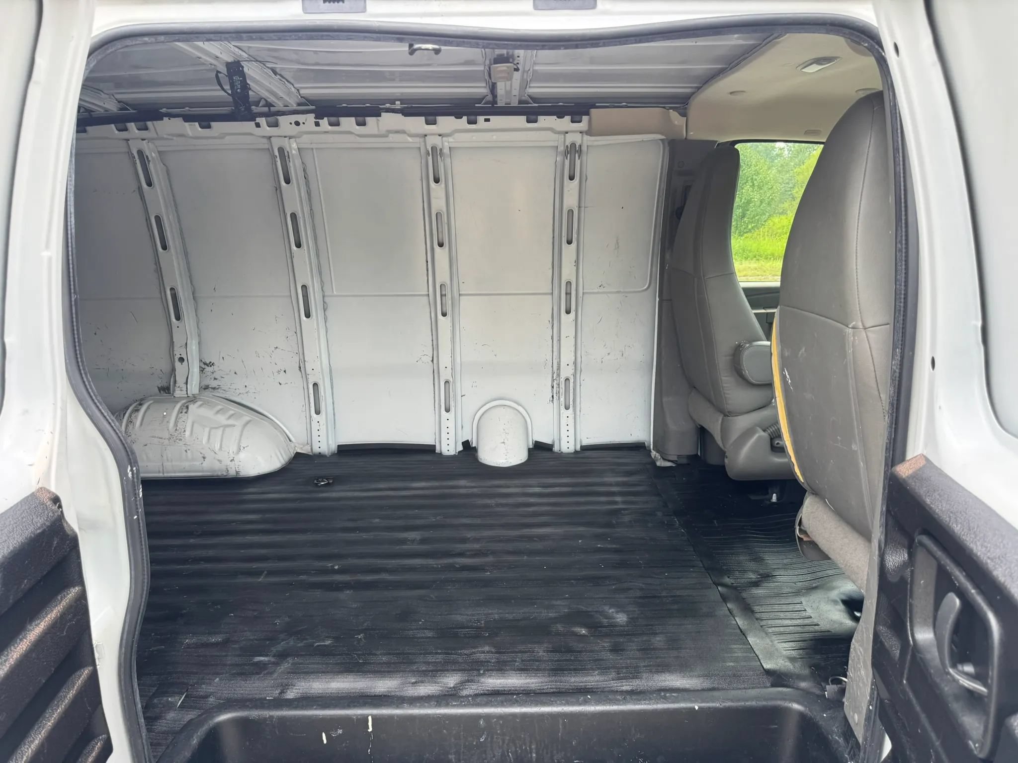 Used 2021 Chevrolet Express 2500 w/ Driver Convenience Package RWD image 19