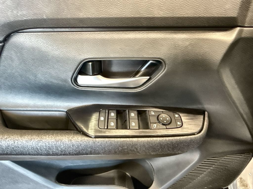 New 2025 Nissan Kicks SV w/ SV Premium Package AWD/4WD image 15
