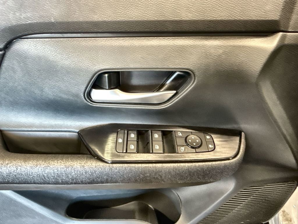 New 2025 Nissan Kicks SV w/ SV Premium Package image 15