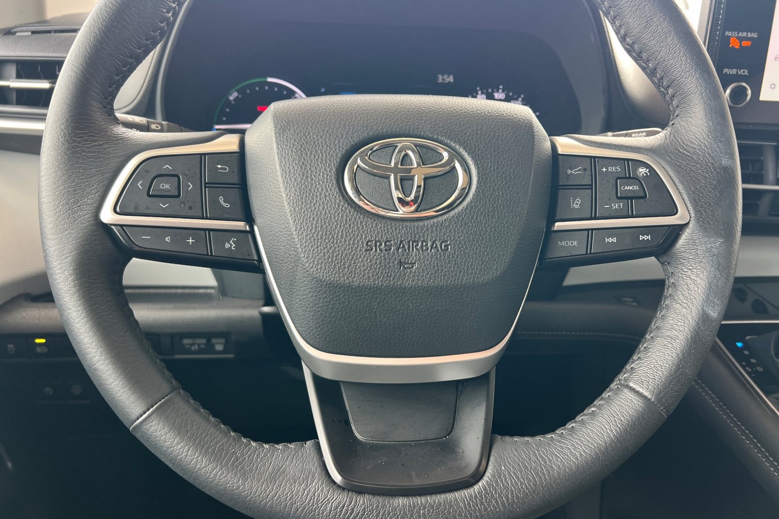 Certified 2025 Toyota Sienna XLE FWD image 24