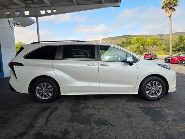 Used 2021 Toyota Sienna XLE w/ XLE Plus Package FWD image 8