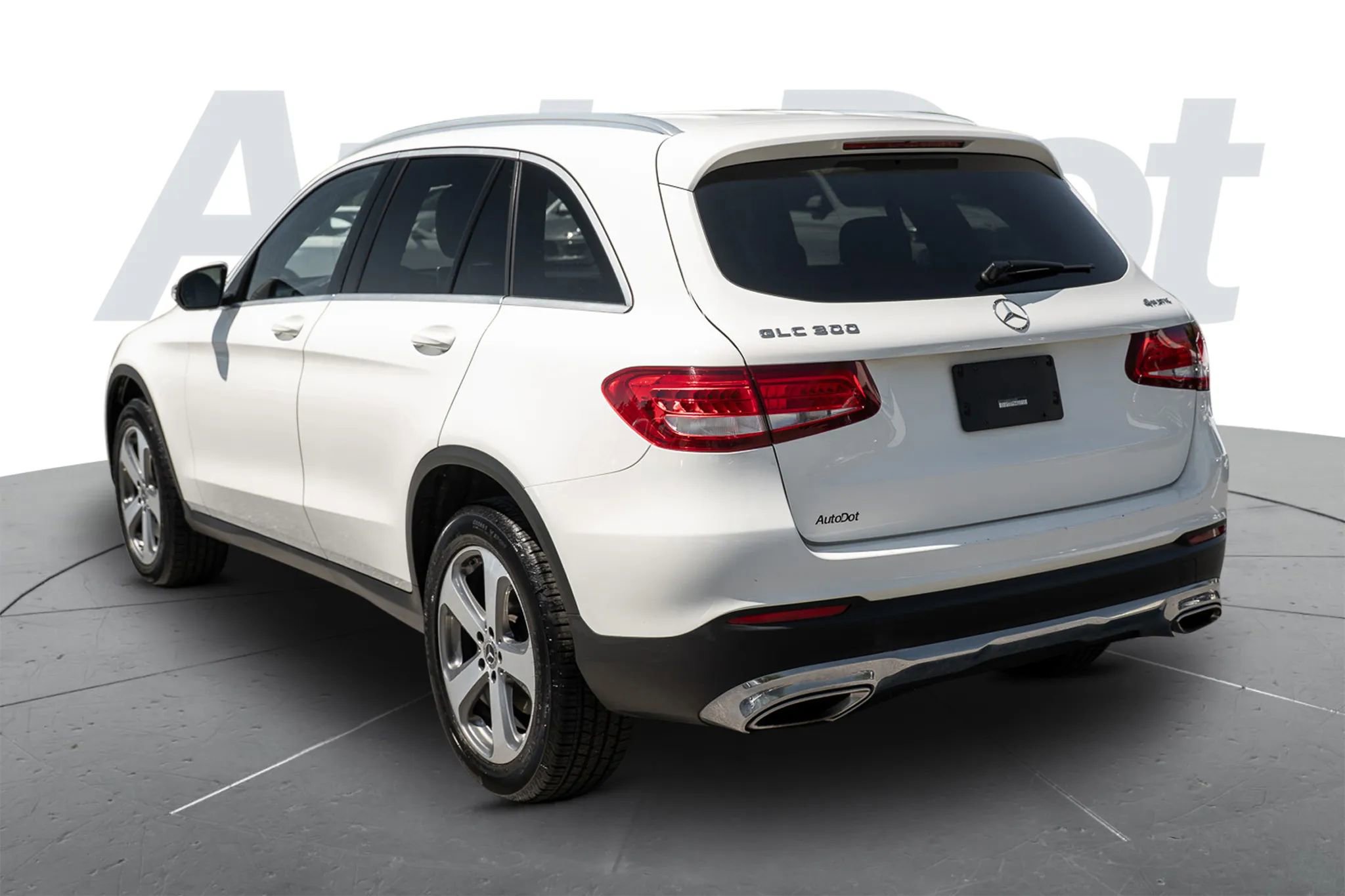 Used 2019 Mercedes-Benz GLC 300 4MATIC image 2