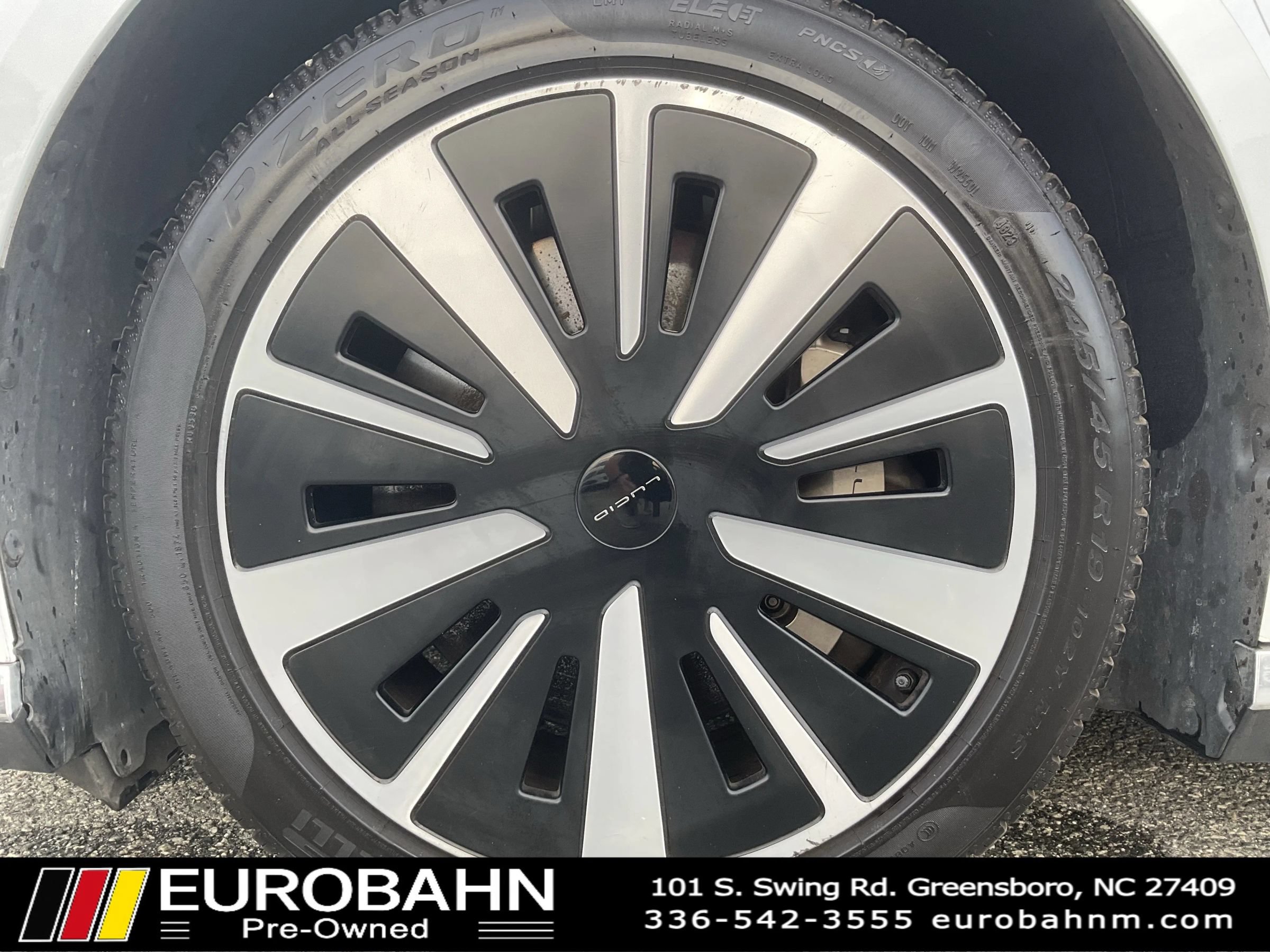 Used 2024 Lucid Air Pure RWD image 33