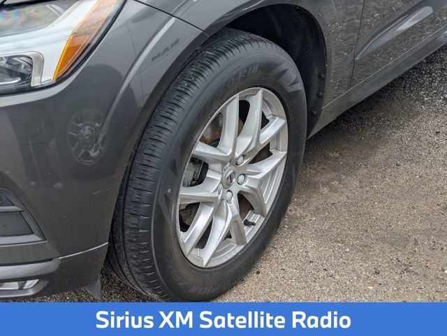 Used 2021 Volvo XC60 T5 Momentum w/ Premium Package FWD image 8