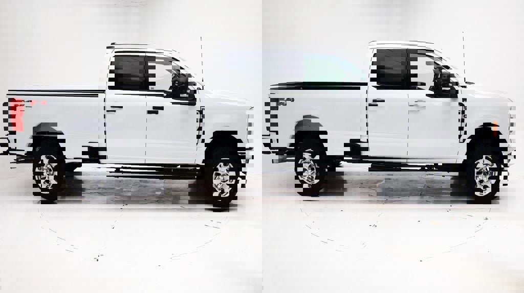 Used 2023 Ford F350 XLT w/ FX4 Off-Road Package image 3