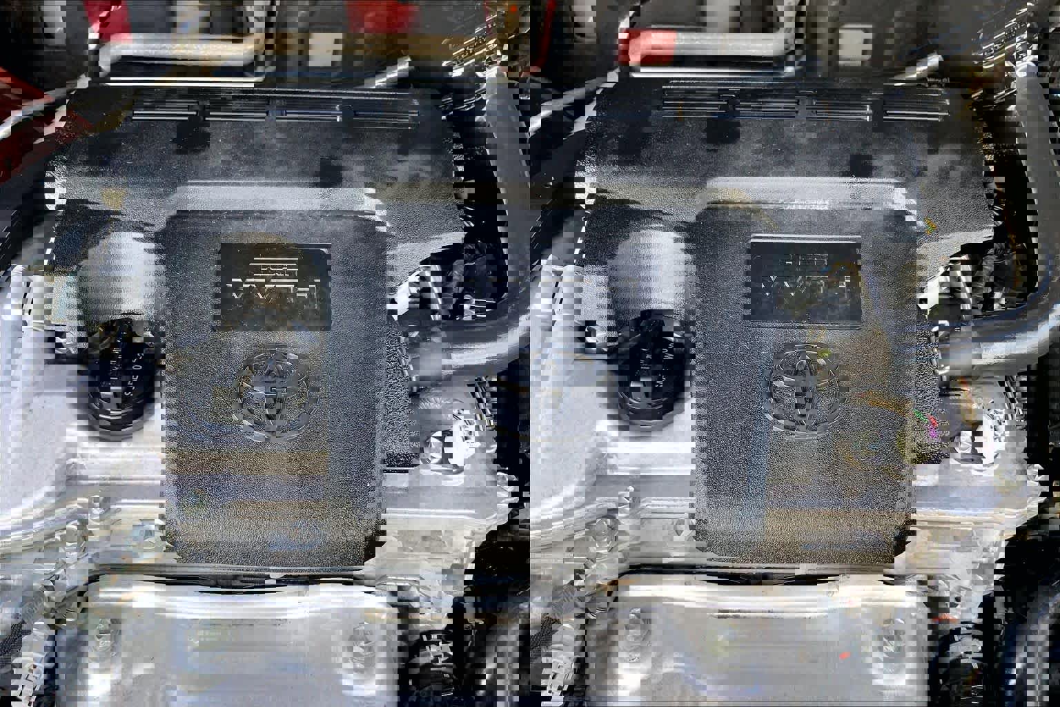 Used 2018 Toyota RAV4 LE image 31