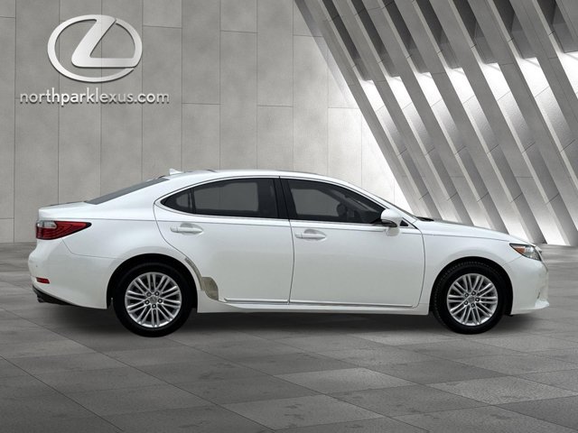 Used 2014 Lexus ES 350 w/ Luxury Package FWD image 4