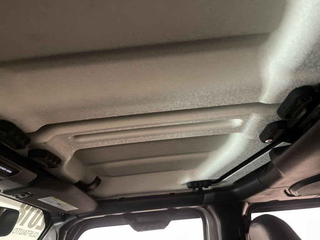 Used 2018 Jeep Wrangler Unlimited Sahara w/ Uconnect 4C Nav & Sound Group image 13