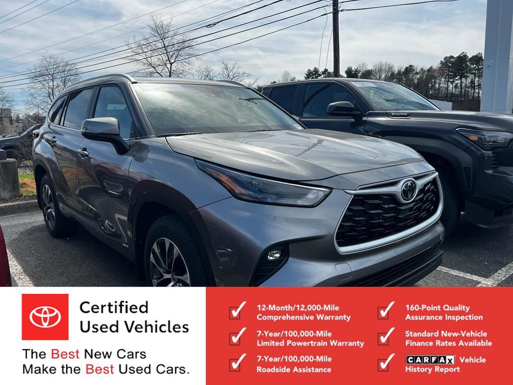 Certified 2026 Toyota Highlander XLE image 1