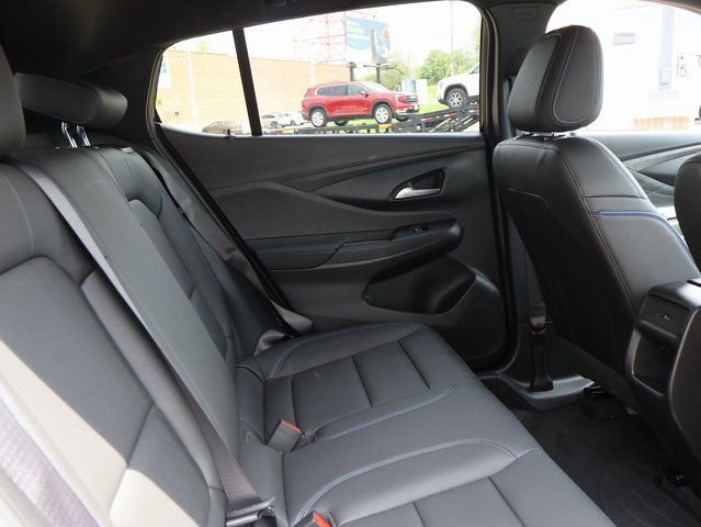 Used 2025 Buick Envista Sport Touring image 13