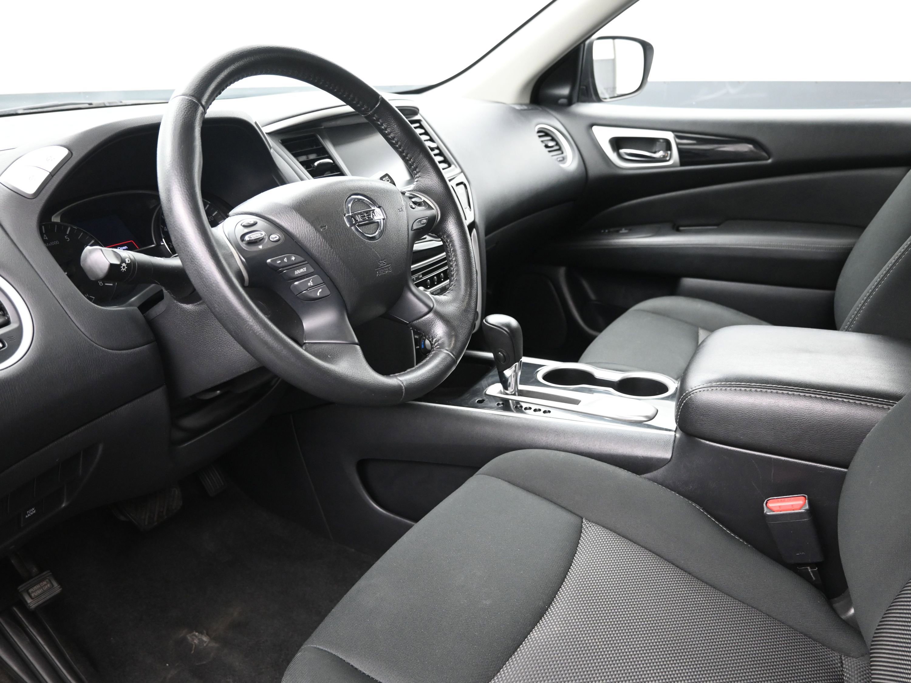 Used 2020 Nissan Pathfinder SV image 10