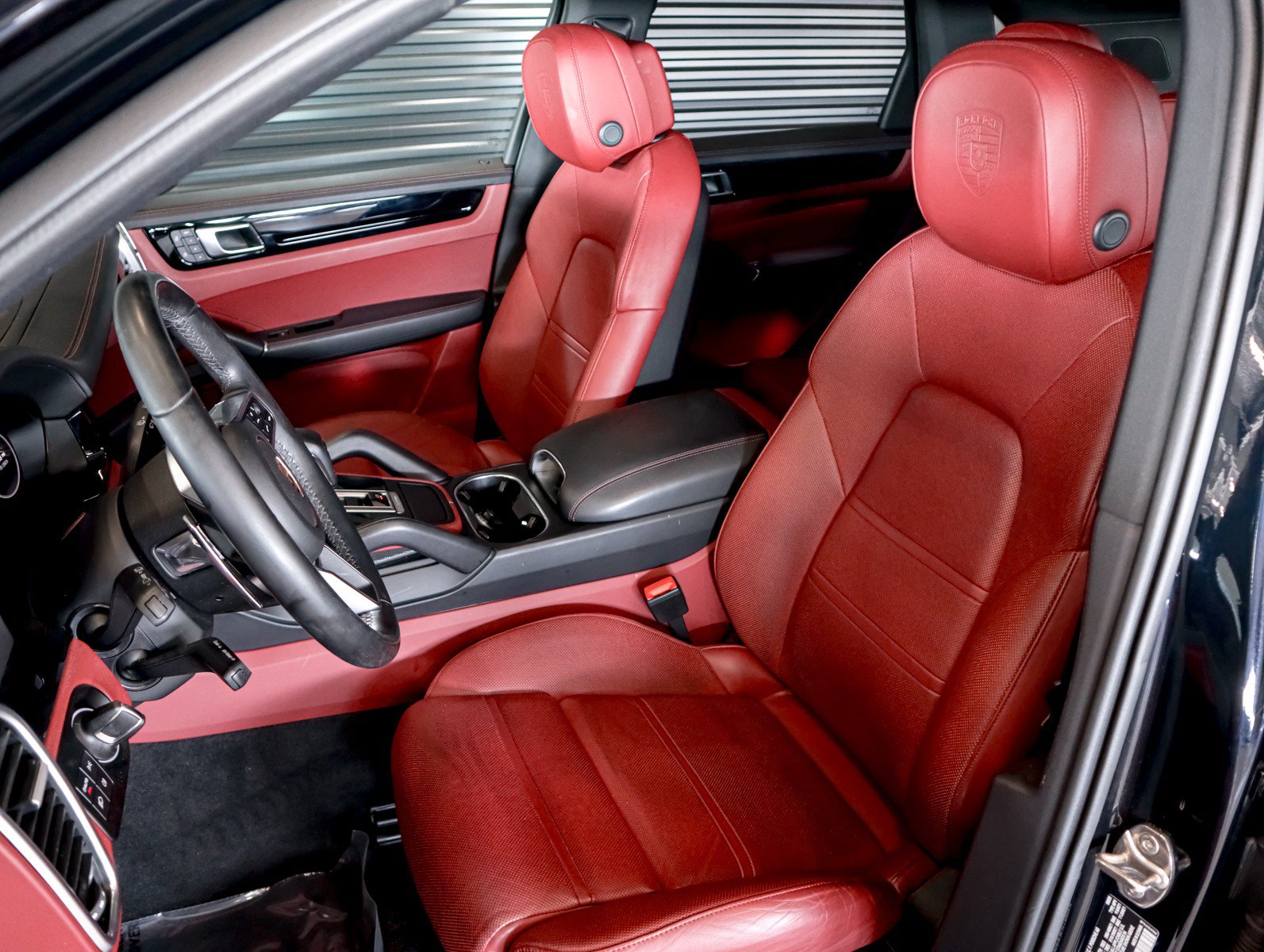 Certified 2023 Porsche Cayenne AWD/4WD image 5