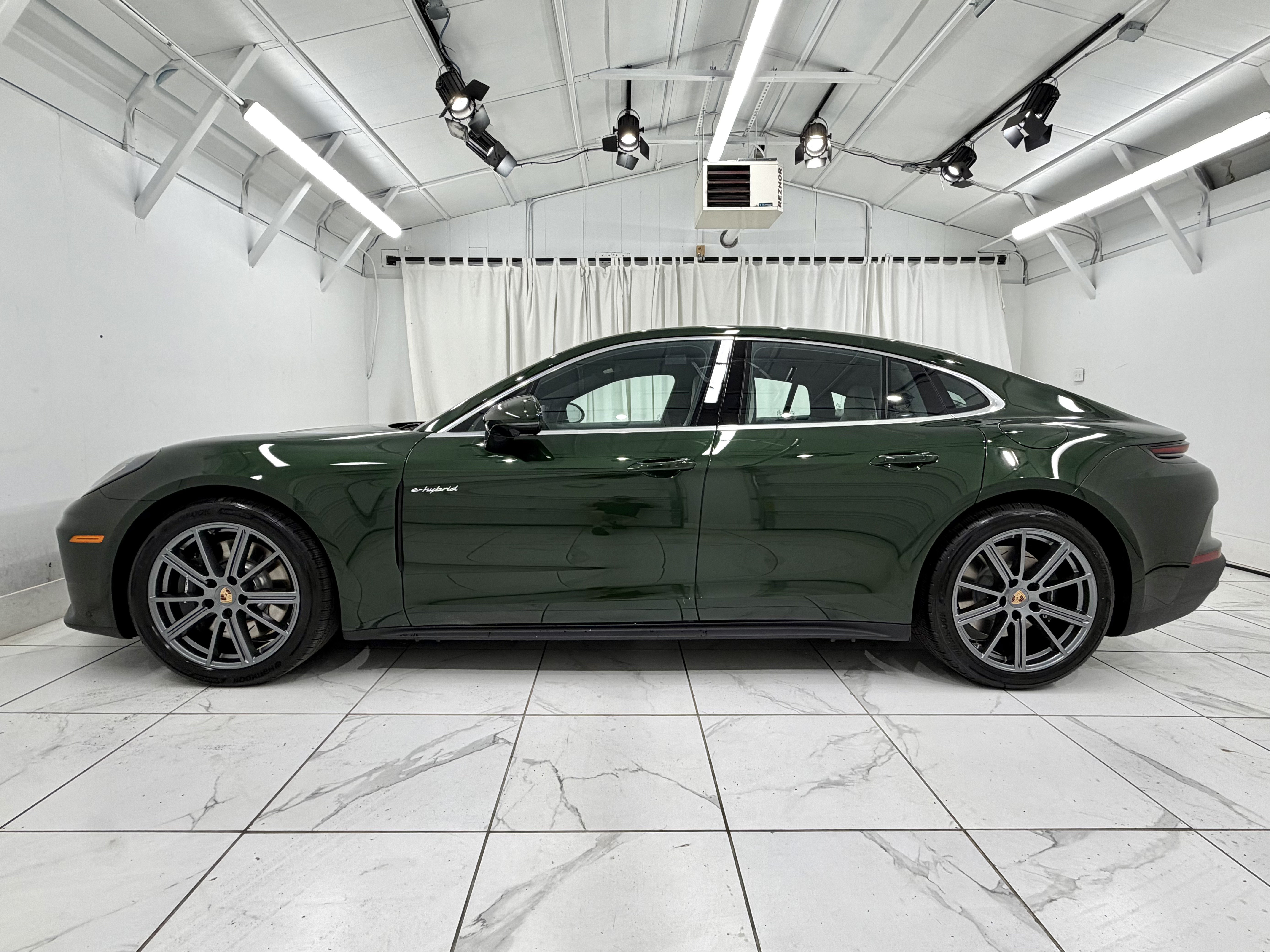 New 2026 Porsche Panamera 4 AWD/4WD image 2