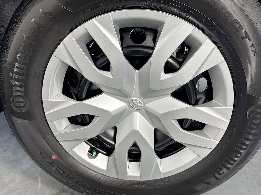 Used 2026 Toyota Corolla Cross L image 34