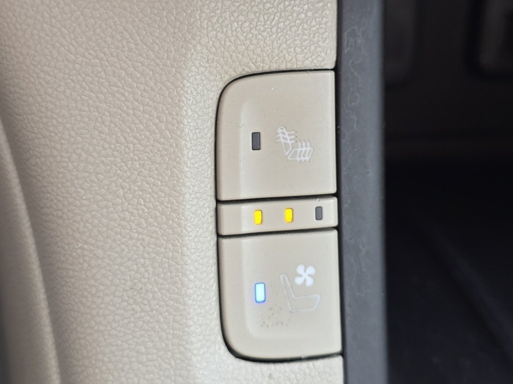 Used 2018 GMC Acadia Denali w/ Technology Package AWD/4WD image 7